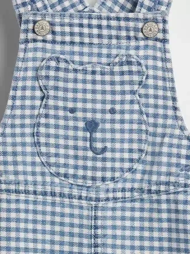 Babyoverall i gingham-denim med björnficka