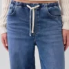Baggy-Jeans i stickat med medelhög midja