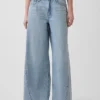 Baggy-jeans med medelhög midja och bälte