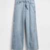 Baggy-jeans med medelhög midja och bälte