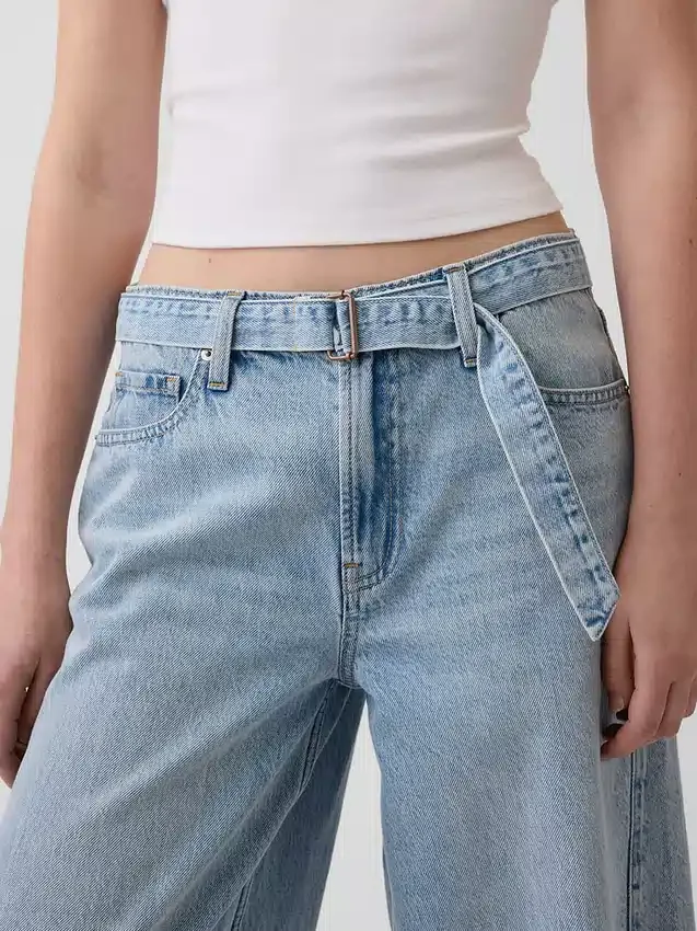 Baggy-jeans med medelhög midja och bälte