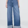 Baggy-jeans med medelhög midja och ultramjuka uppviktade benslut