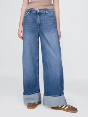 Baggy-jeans med medelhög midja och ultramjuka uppviktade benslut
