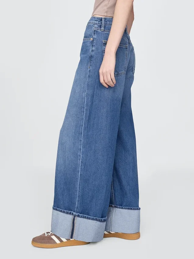 Baggy-jeans med medelhög midja och ultramjuka uppviktade benslut