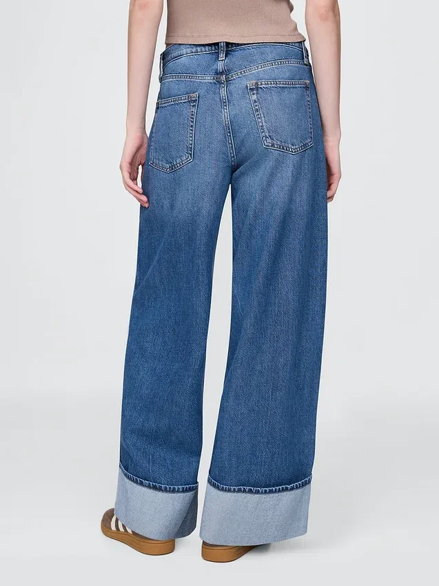 Baggy-jeans med medelhög midja och ultramjuka uppviktade benslut