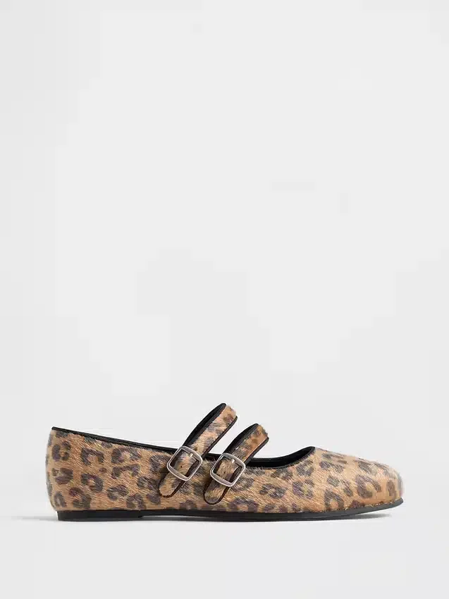 Balettskor med dubbla remmar i leopardmönster