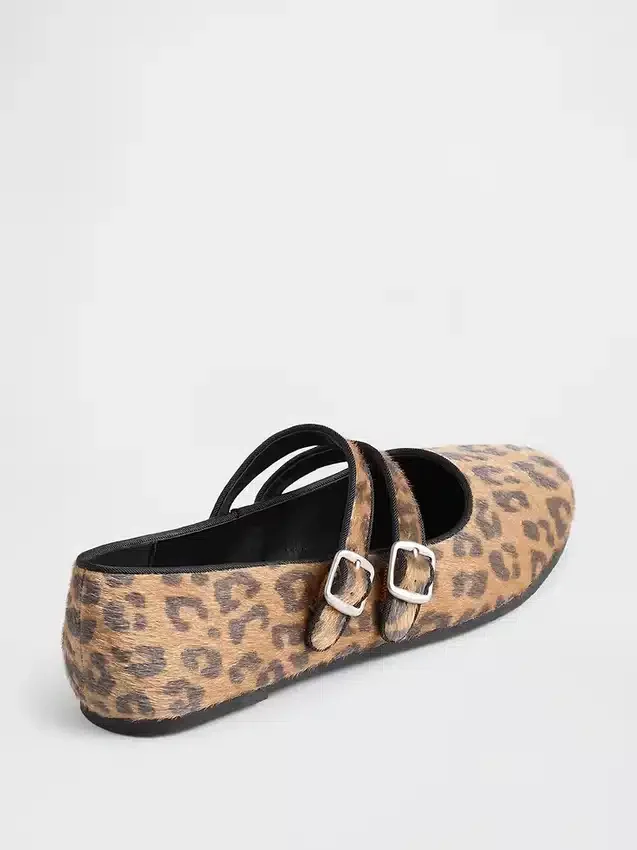 Balettskor med dubbla remmar i leopardmönster