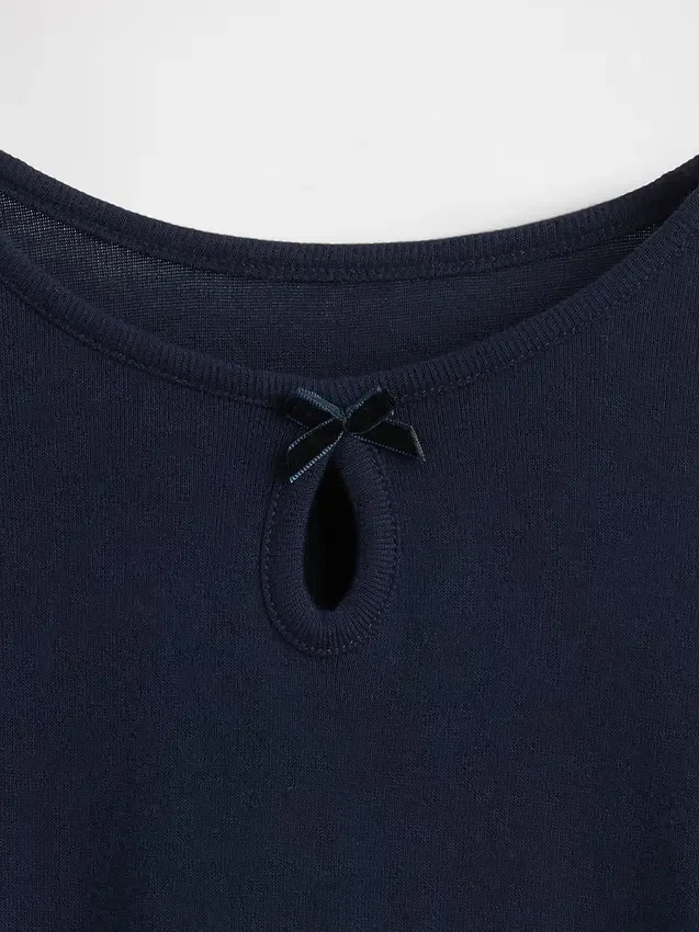 Barn-T-shirt med nyckelhålsrosett
