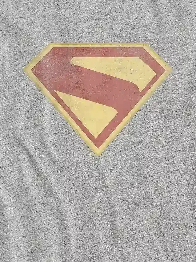 Barn-T-shirt med Superman 2025-logotyp och fullfärgsgrafik i sliten stil