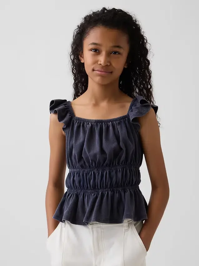 Barn-top med fladdrande ärmar, smockad midja och peplum