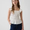 Barn-top med fladdrande ärmar, smockad midja och peplum