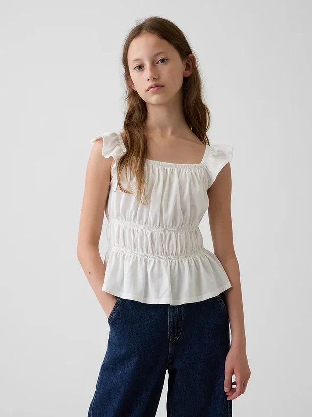 Barn-top med fladdrande ärmar, smockad midja och peplum