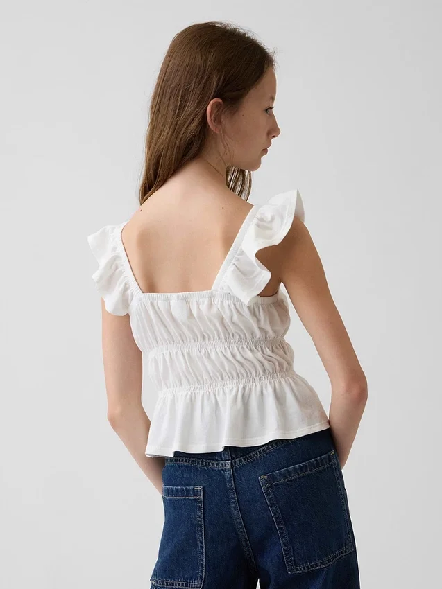 Barn-top med fladdrande ärmar, smockad midja och peplum