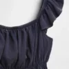 Barn-top med fladdrande ärmar, smockad midja och peplum