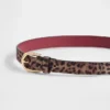 Barnbälten med leopardmönster