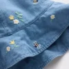 Barnhatt i broderad denim