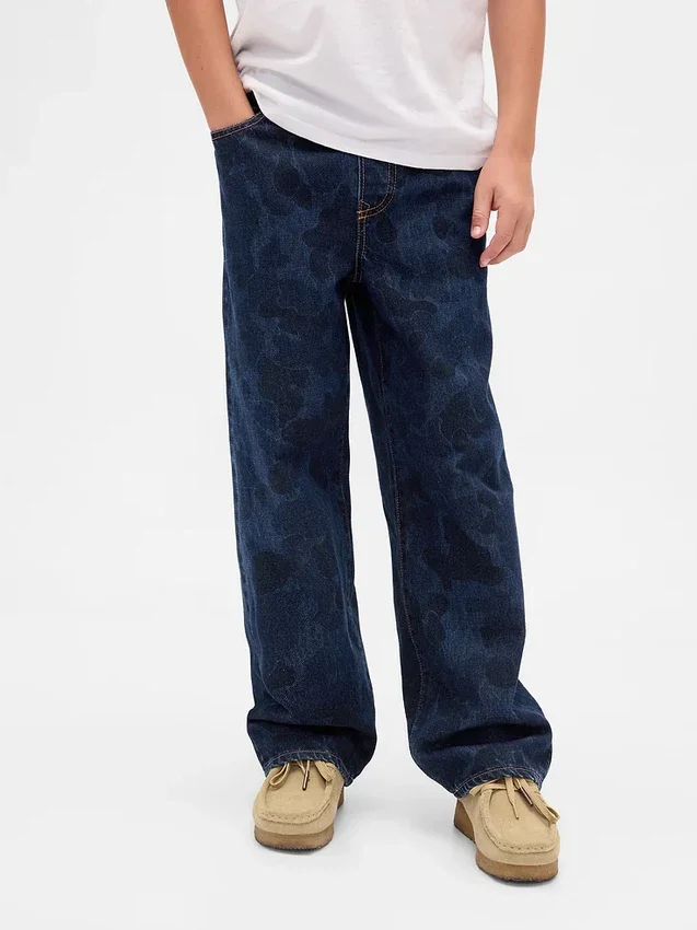 Barnjeans i kamouflage, lös passform