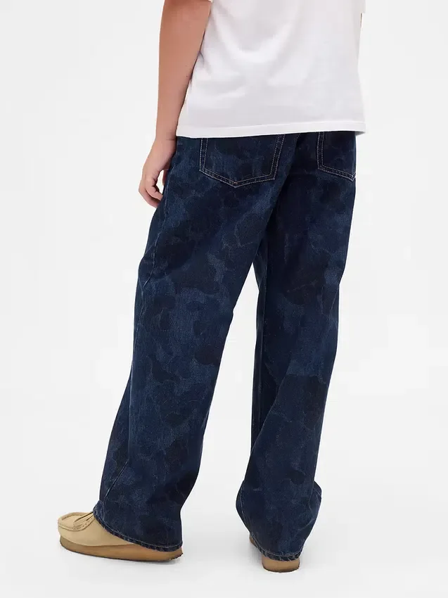 Barnjeans i kamouflage, lös passform