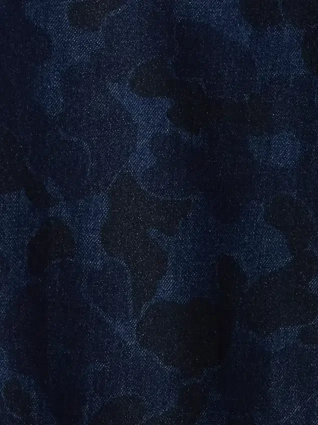 Barnjeans i kamouflage, lös passform