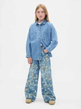 Barnjeans med blommönster i lös passform