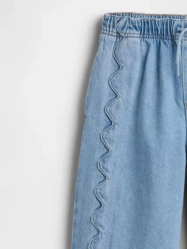 Barnjeans med hög midja, vid ben och ankellängd