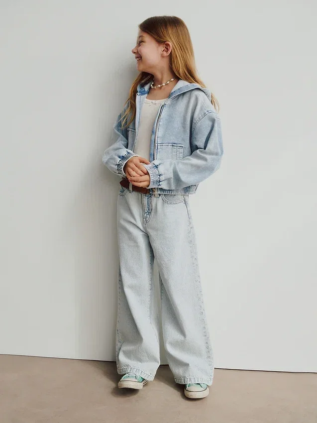 Barnjeans med hög midja, vid ben och ankellängd