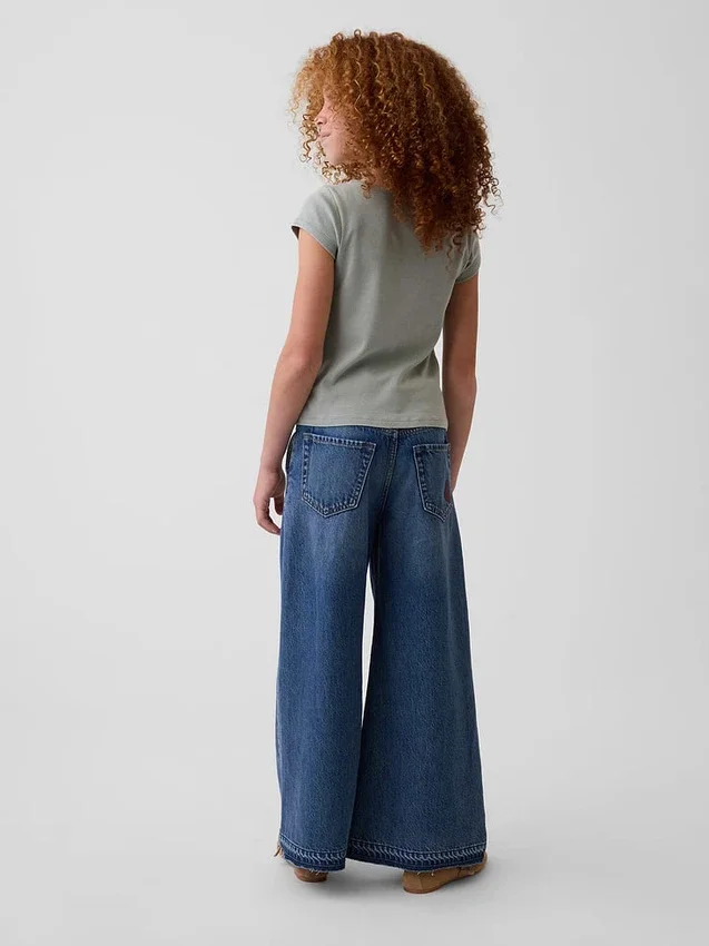 Barnjeans med låg midja, broderade och baggy