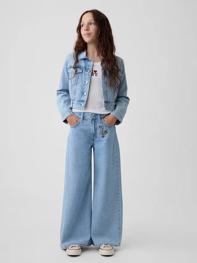 Barnjeans med låg midja, broderat ”I Heart NY” och baggy passform