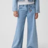 Barnjeans med låg midja, broderat ”I Heart NY” och baggy passform