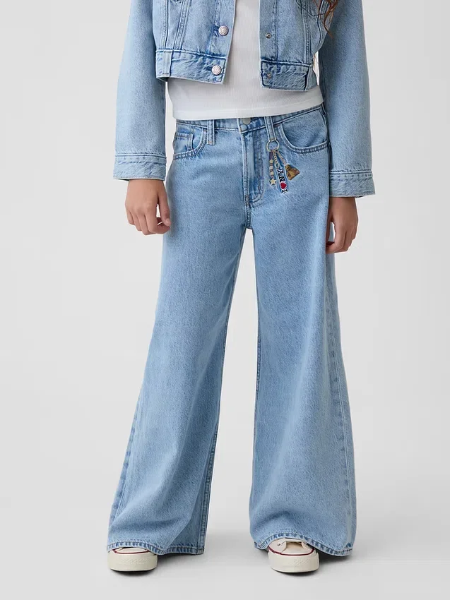 Barnjeans med låg midja, broderat ”I Heart NY” och baggy passform