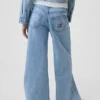 Barnjeans med låg midja, broderat ”I Heart NY” och baggy passform