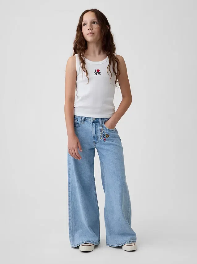 Barnjeans med låg midja, broderat ”I Heart NY” och baggy passform