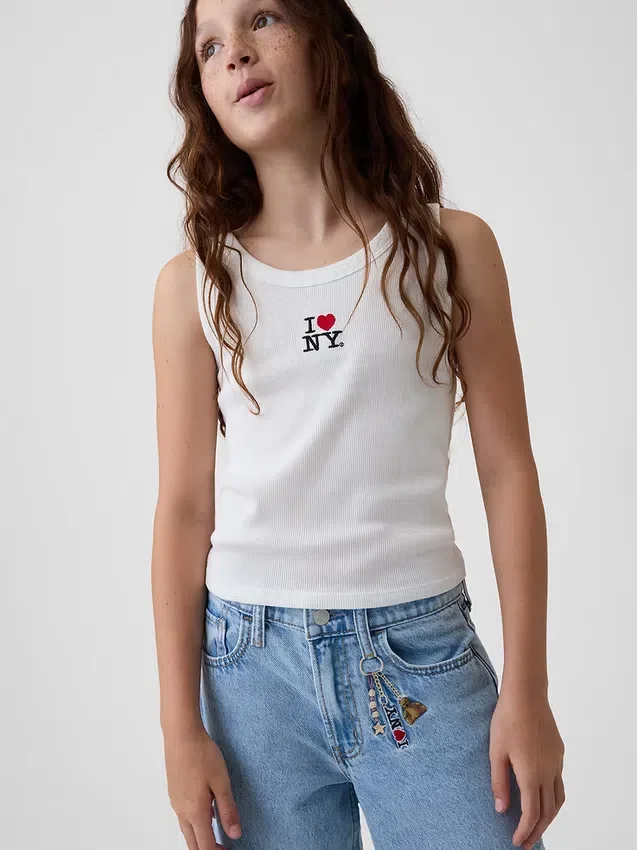 Barnjeans med låg midja, broderat ”I Heart NY” och baggy passform