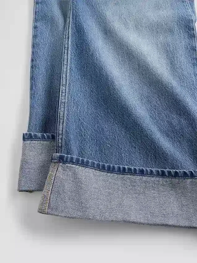 Barnjeans med låg midja, vid ben och avslappnad passform