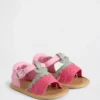 Barnsandaler med jordgubbsmotiv