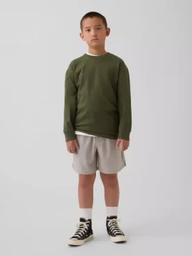 Barnshorts i avslappnad passform med snabbtorkande material