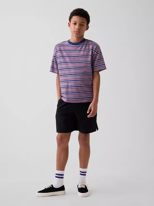 Barnshorts i avslappnad passform med snabbtorkande material