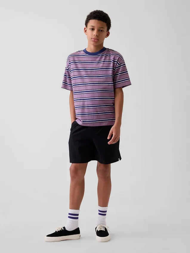 Barnshorts i avslappnad passform med snabbtorkande material