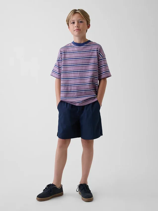 Barnshorts i avslappnad passform med snabbtorkande material