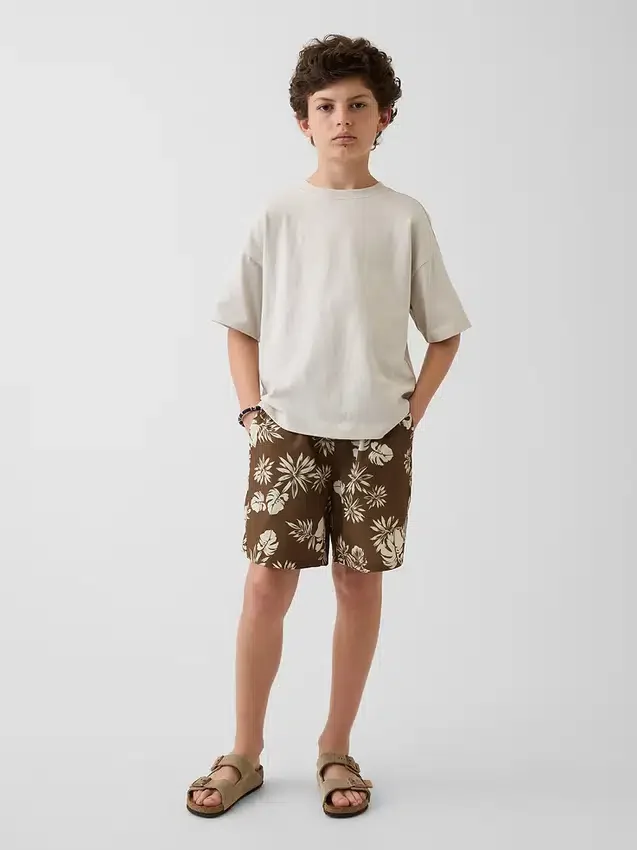 Barnshorts i avslappnad passform med snabbtorkande material
