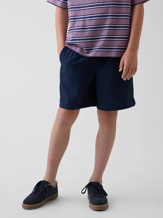 Barnshorts i avslappnad passform med snabbtorkande material