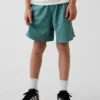 Barnshorts i avslappnad passform med snabbtorkande material