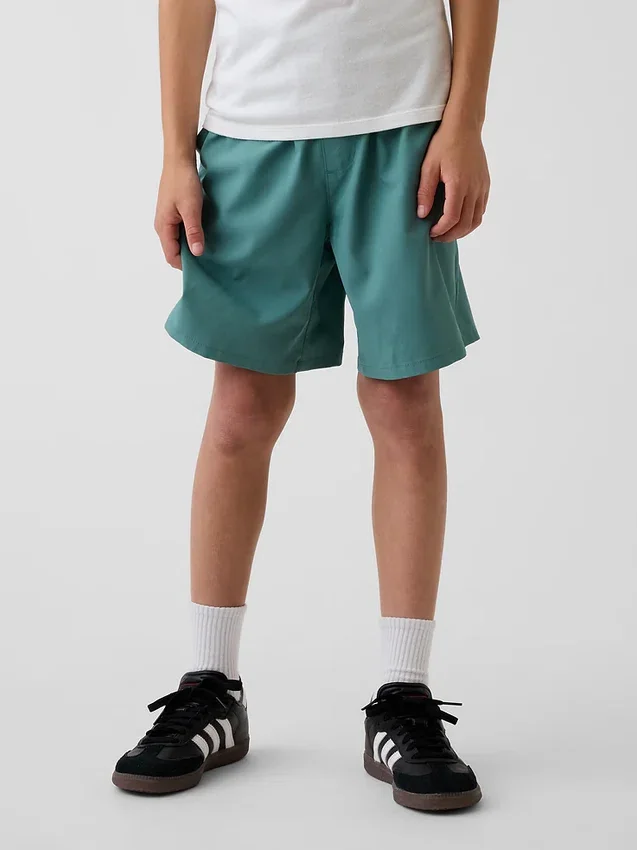 Barnshorts i avslappnad passform med snabbtorkande material