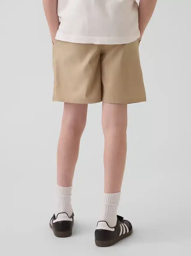 Barnshorts i avslappnad passform med snabbtorkande material