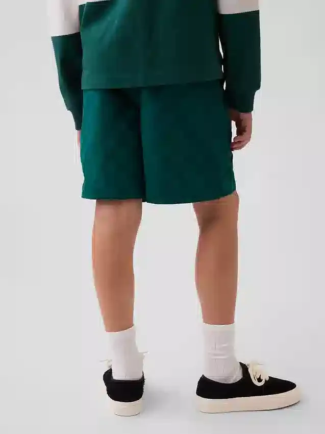 Barnshorts i avslappnad passform med snabbtorkande material