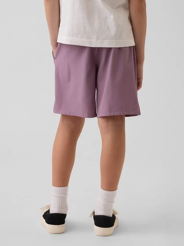 Barnshorts i avslappnad passform med snabbtorkande material