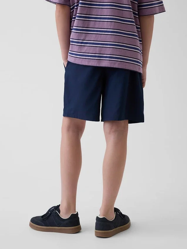Barnshorts i avslappnad passform med snabbtorkande material