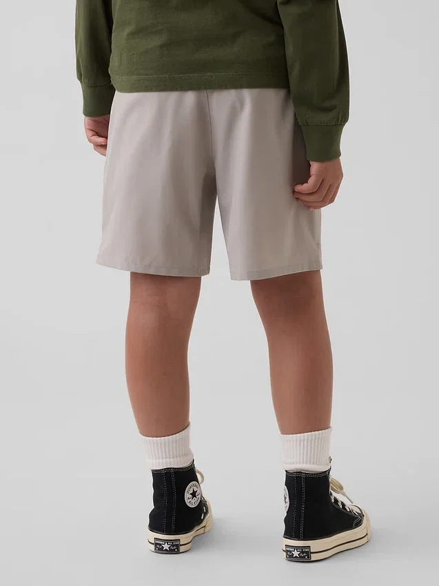 Barnshorts i avslappnad passform med snabbtorkande material