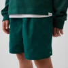 Barnshorts i avslappnad passform med snabbtorkande material