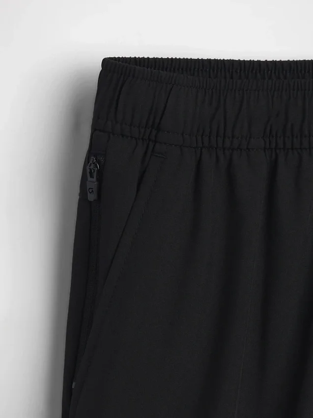Barnshorts i avslappnad passform med snabbtorkande material